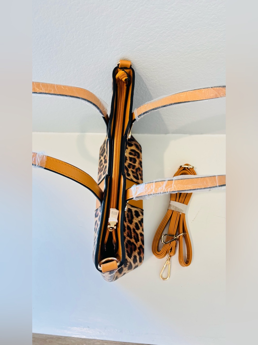 Leopard Print Tote with Tan Center Panel and crossbody straps new never - Picture 10 of 15